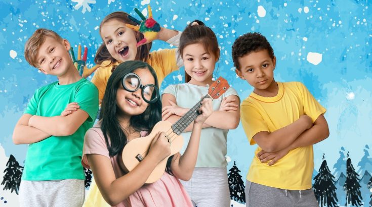 piątka dzieci w wieku wczesnoszkolnym na tle padającego śniegu; na pierwszym planie dziewczynka w okularach z ukulele w ręku